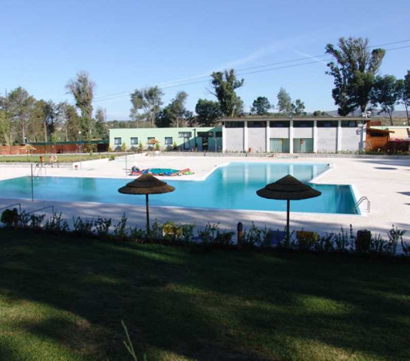 Piscina Exterior em Piscina Gouveia
