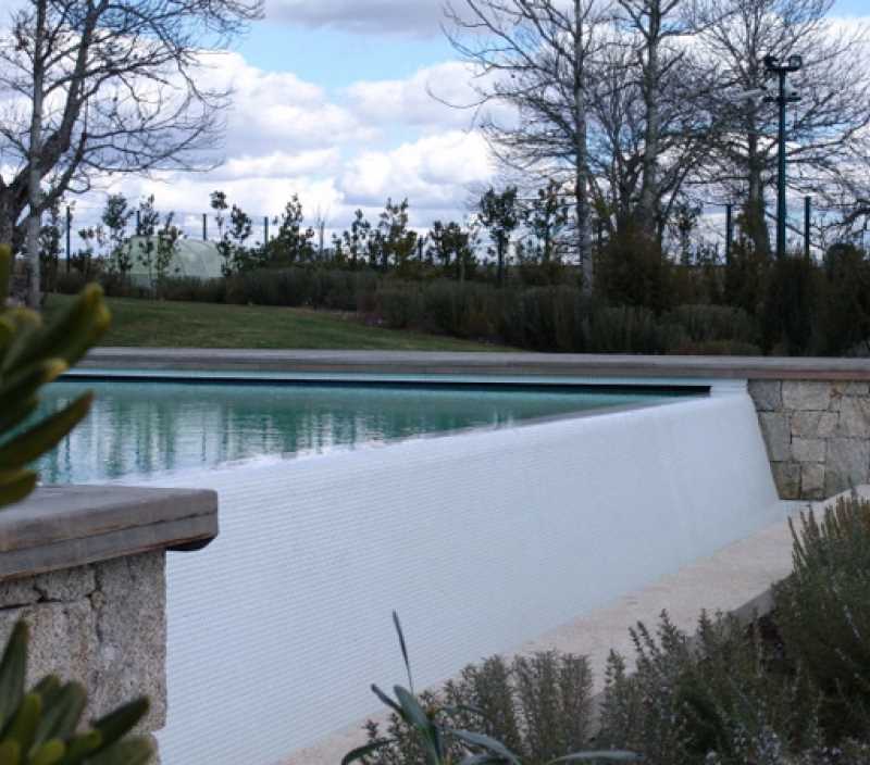 Piscina Exterior em Piscina Guarda